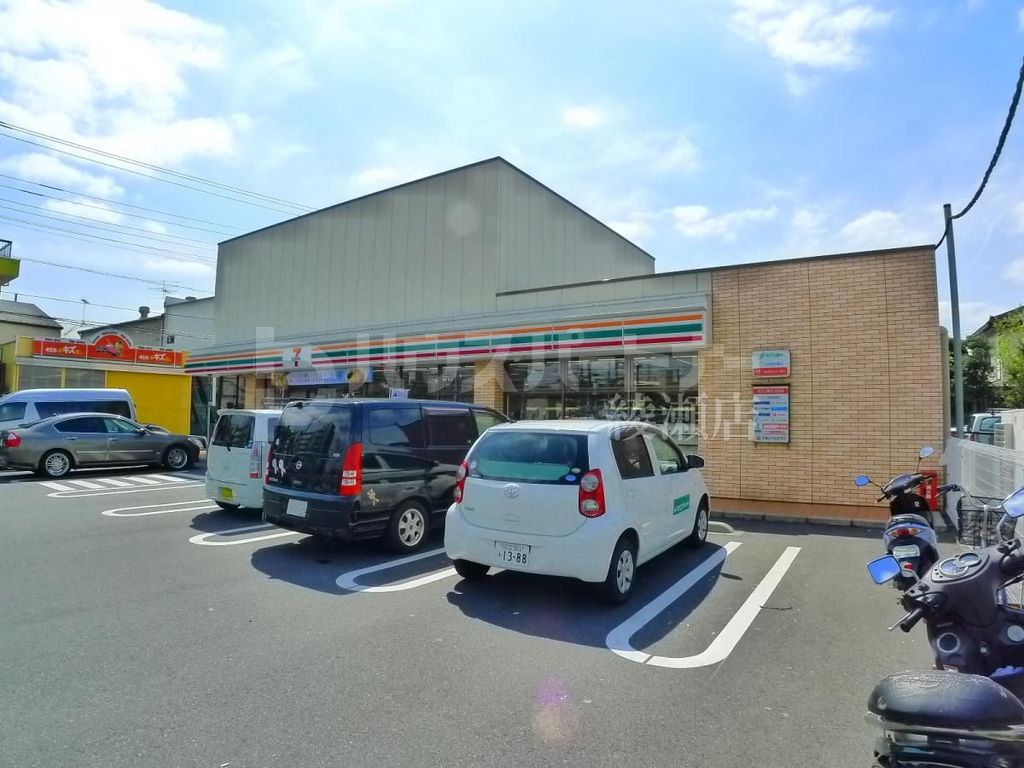 コンビニ　セブンイレブン足立保塚町店（コンビニ）まで410m