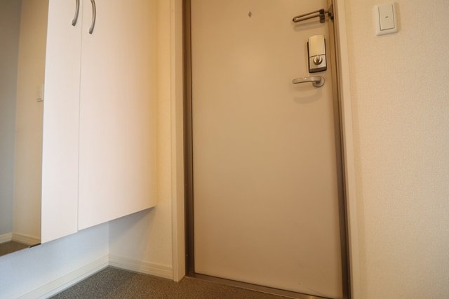 玄関　同物件別部屋です。