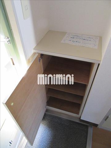 玄関　下駄箱付きで靴の収納もらくらくです。