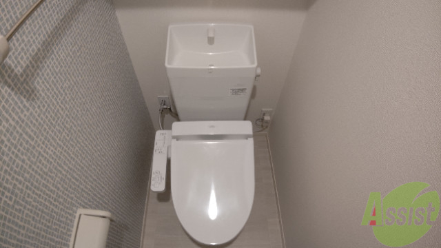 トイレ　温水洗浄便座付きのトイレは、使用しやすくうれしいですね。