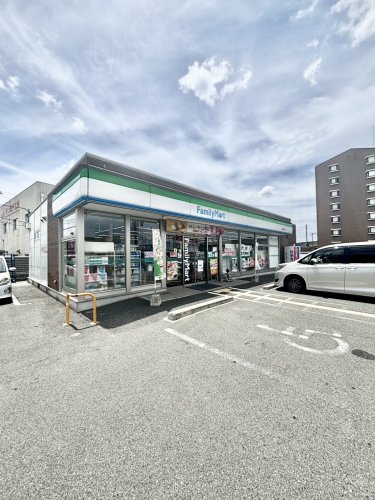 コンビニ　ファミリーマート　四條畷岡山東店（コンビニ）まで642m