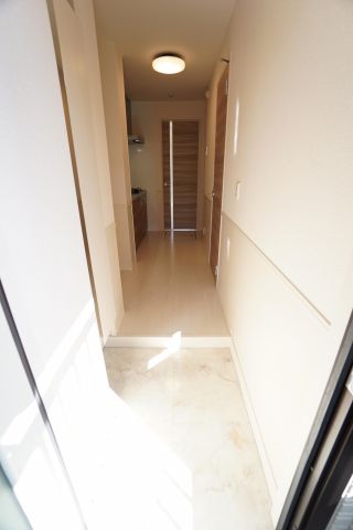 玄関　※同物件・同タイプの写真です。