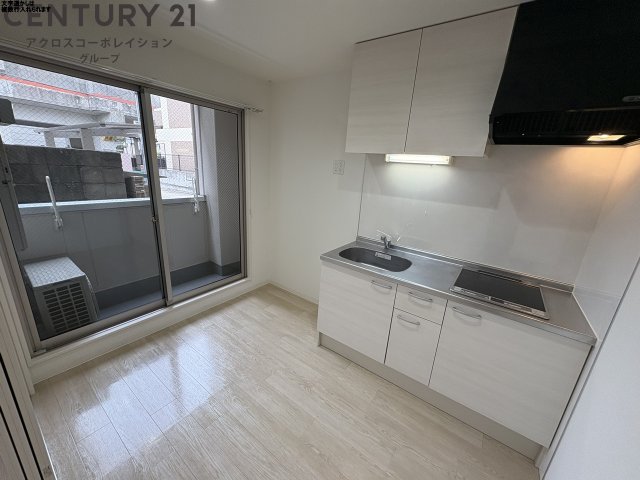 居室・リビング　明るい床色で明るいお部屋です♪