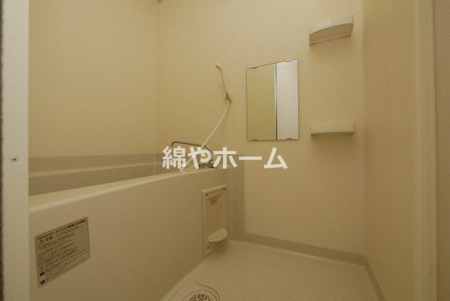 バス・シャワールーム　落ち着いた空間のお風呂です