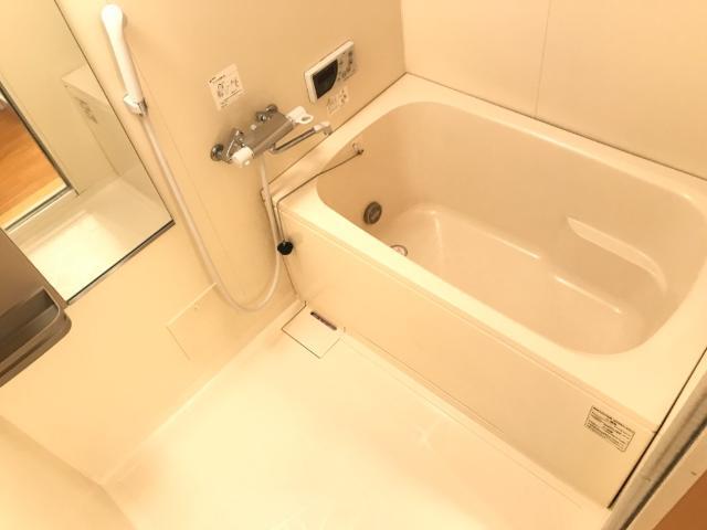 バス・シャワールーム　コンパクトで使いやすいお風呂です