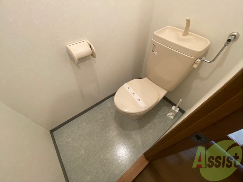 トイレ　こちらはトイレです。清潔感があり、安心して使用できます。