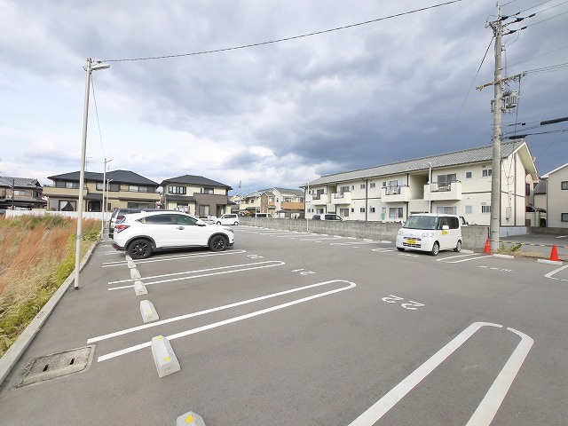 駐車場　駐車場に車を止められます