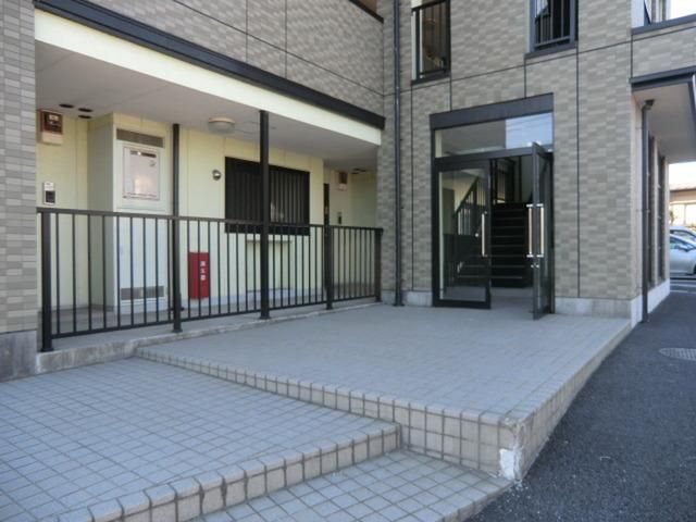 エントランス　玄関前