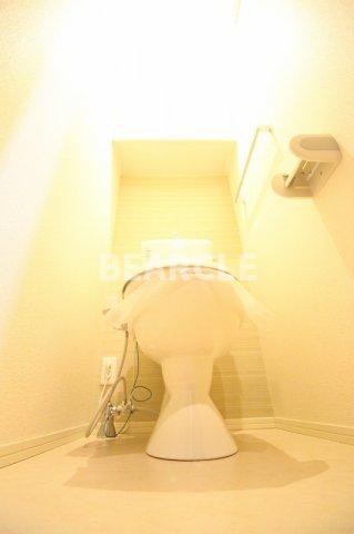 トイレ　落ち着いた色調のトイレです