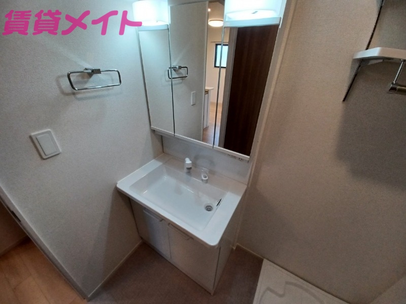 洗面設備　同型参考写真です