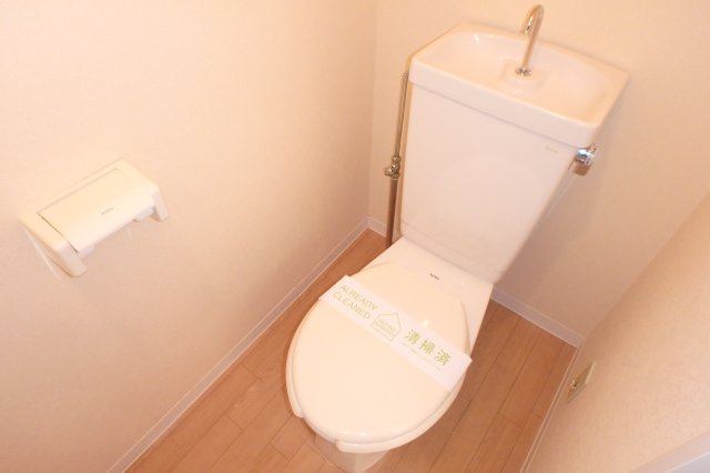 トイレ　他のお部屋の参考写真となります。