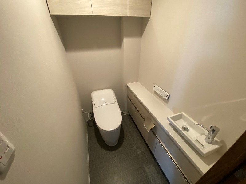 トイレ　トイレです。ウォシュレット付を探している方、おすすめです。