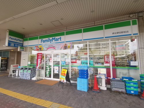コンビニ　ファミリーマート 堺北野田駅前店（コンビニ）まで373m