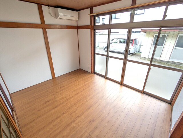 居室・リビング　★★１階６帖洋室です★★