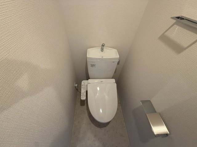 トイレ　※カラータイプは写真と異なります。
