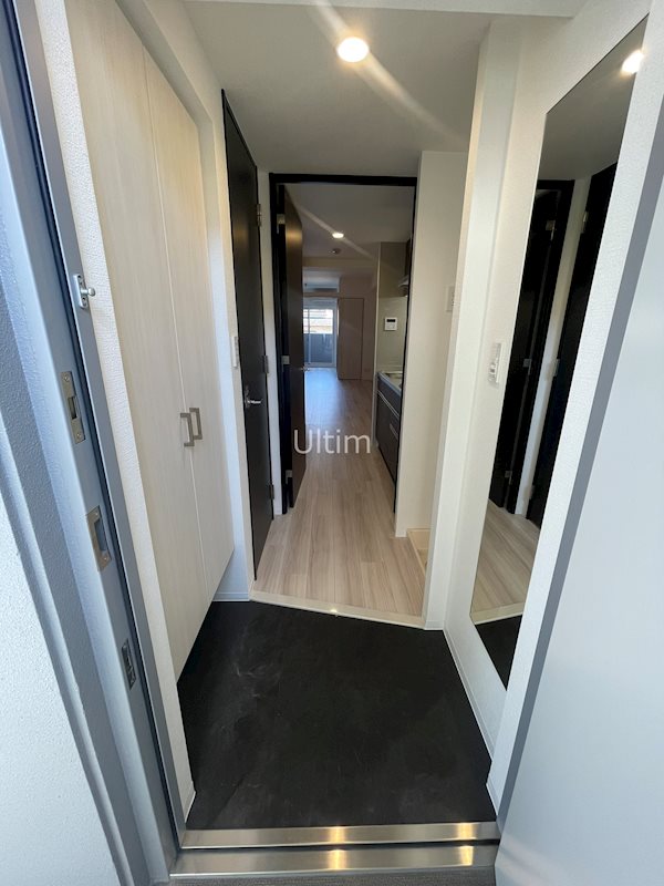 玄関　全て違うお部屋（同じ間取り）の写真です