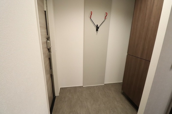 玄関　玄関を入るとホールがあります