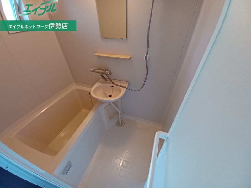 バス・シャワールーム　別部屋反転参考写真です