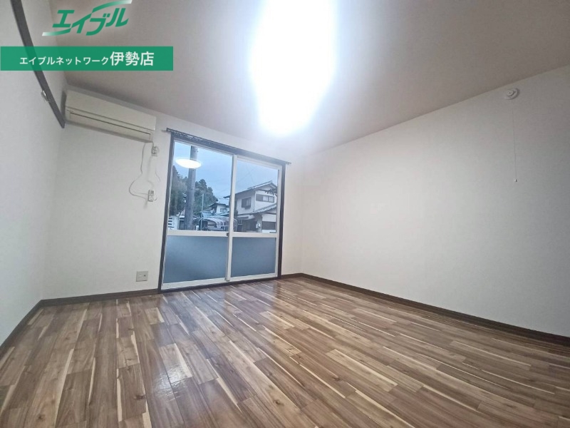 居室・リビング　別部屋参考写真です