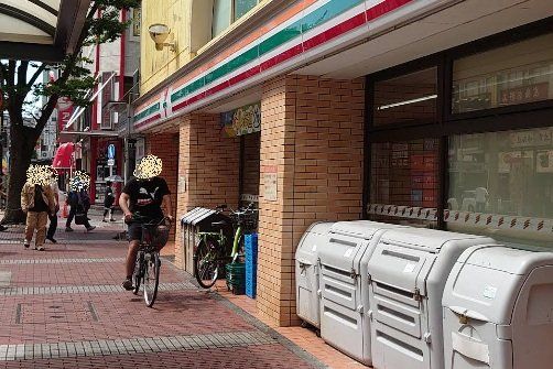 コンビニ　セブンイレブン横浜イセザキモール店（コンビニ）まで240m