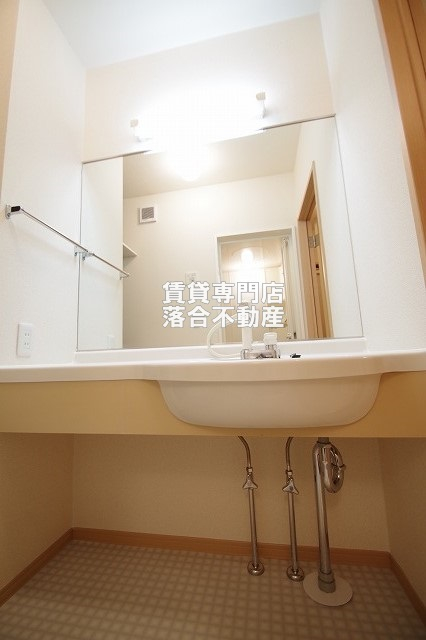 洗面設備　独立洗面化粧台付き