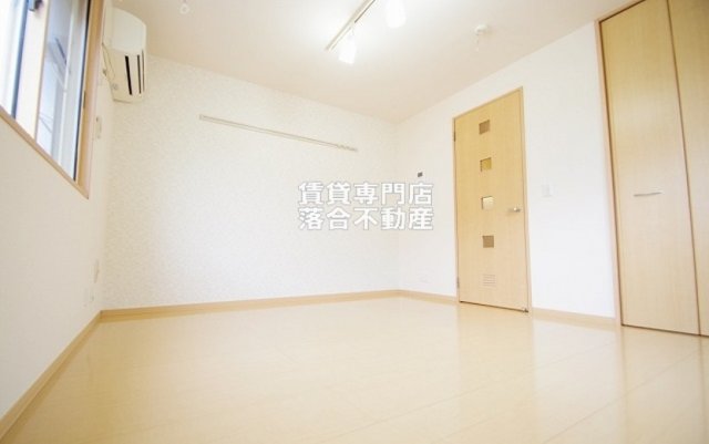 居室・リビング　明るく広々としたお部屋♪