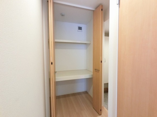 その他設備　換気扇付き収納