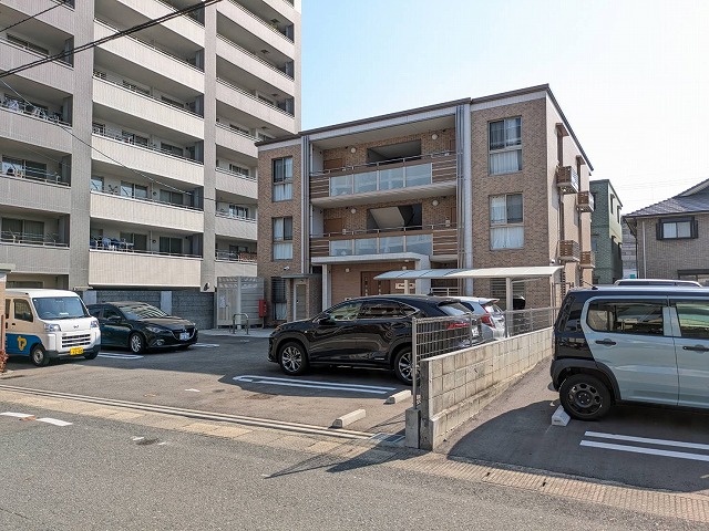 エモシオン箱崎