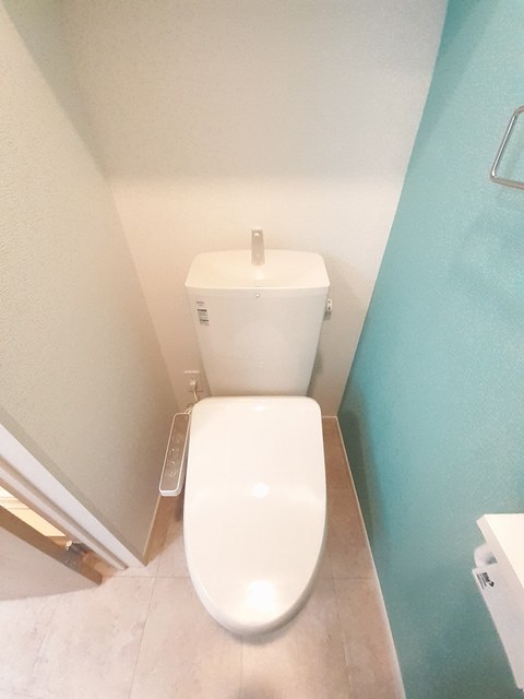 ＪＲ福塩線 万能倉駅 徒歩6分 2階建 築4年のトイレ写真