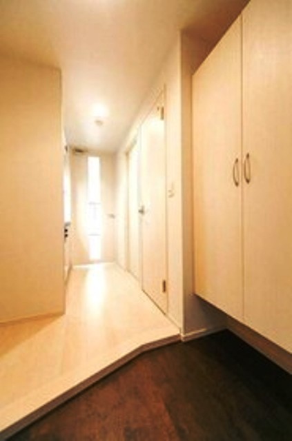玄関　同仕様の別部屋画像