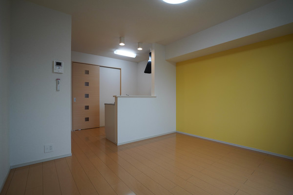 居室・リビング　同じ建物の別なお部屋