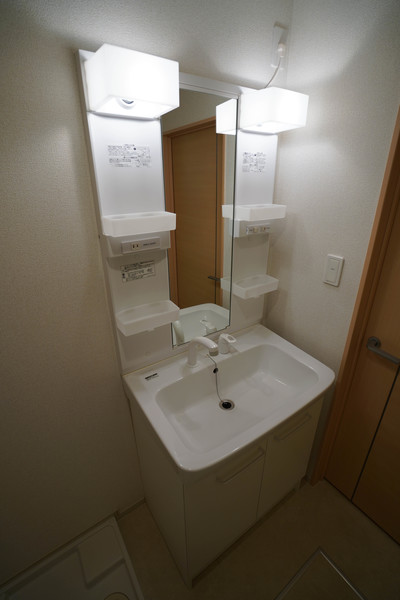 洗面設備　同じ建物の別なお部屋