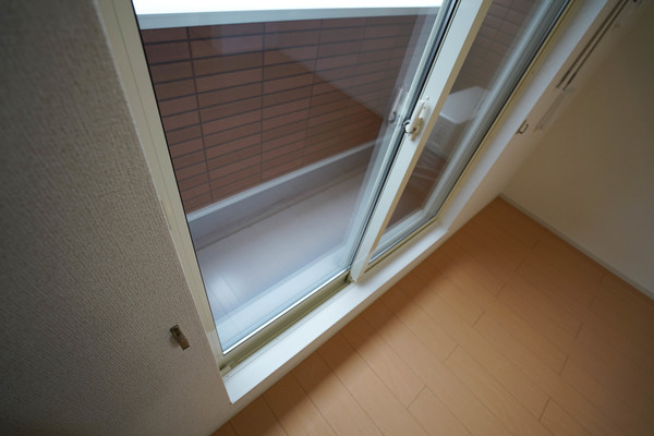 バルコニー　同じ建物の別なお部屋