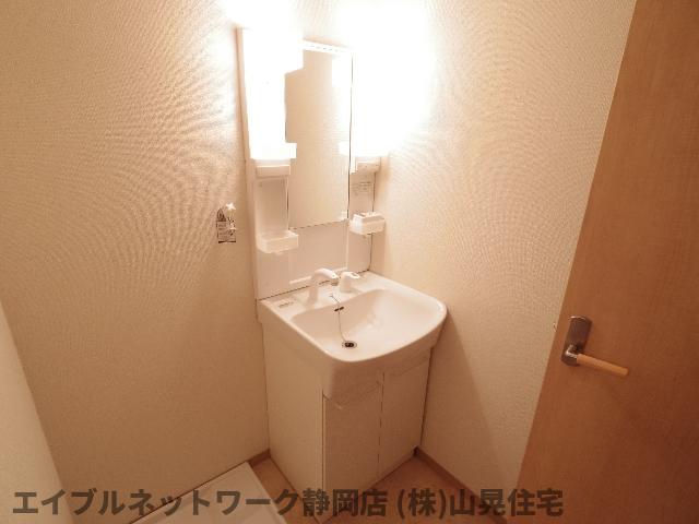 洗面設備　スペースが確保できる洗面所です