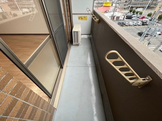 バルコニー　同物件別号室の写真です。