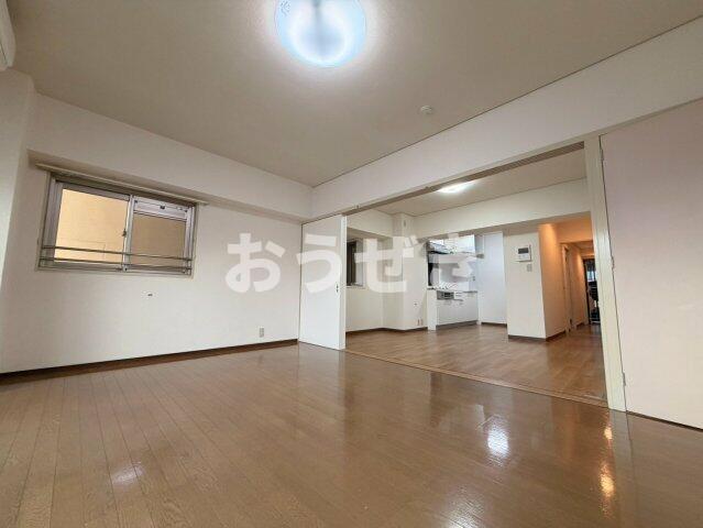 都営新宿線 浜町駅 徒歩4分 11階建 築47年の居間写真