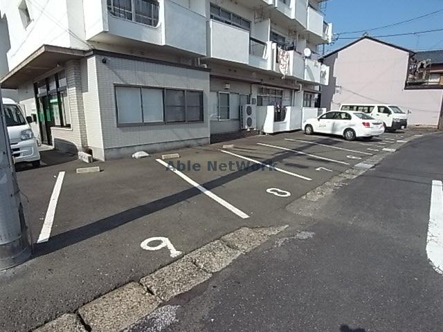 【岐阜市鏡島のマンションの駐車場】