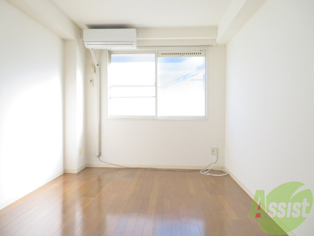 居室・リビング　陽の光が差し込む明るいお部屋は気持がいいですね～