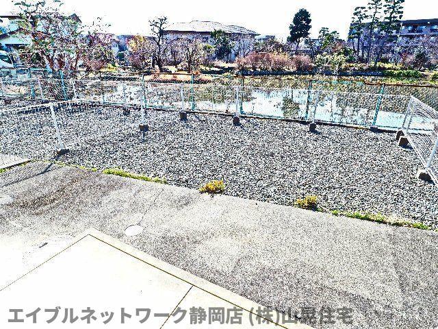 【静岡市葵区上足洗のアパートの庭】