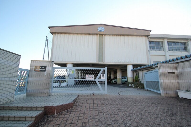 中学校　名古屋市立猪子石中学校（中学校）まで593m