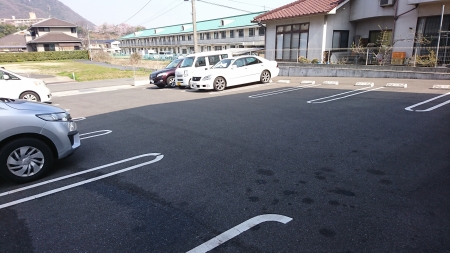 【福山市水呑町のアパートの駐車場】