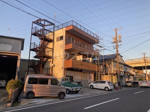 【泉田ビルの建物外観】