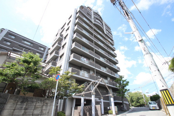 広島市中区白島九軒町のマンションの建物外観