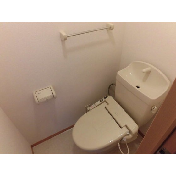【郡山市備前舘のアパートのトイレ】
