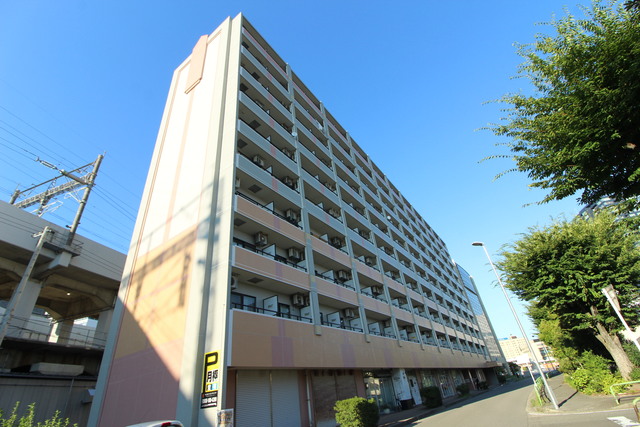新潟市中央区花園のマンションの建物外観