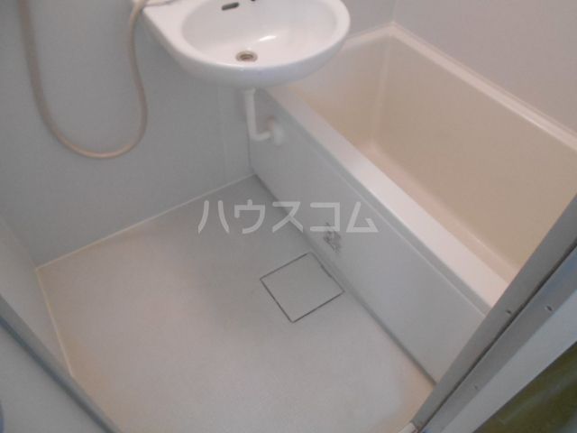 【八文字屋ビルのバス・シャワールーム】