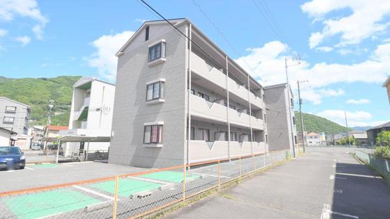 コンフォート原田の建物外観