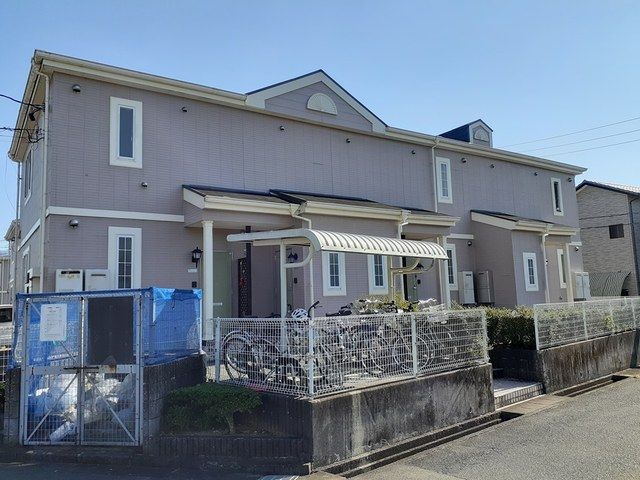 松阪市久保町のアパートの建物外観