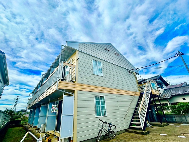 四街道市物井のアパートの建物外観