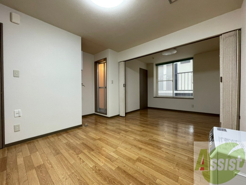 居室・リビング　広くてキレイなお部屋が広がっていて、充実した生活が送れそう。